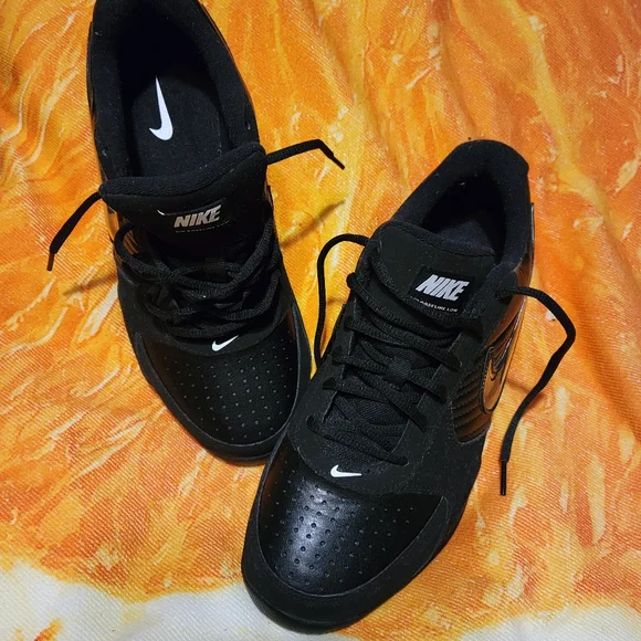 Nike Mens Sneakers.. Size 10. Leather..Black with white swoosh - Picture 7 of 8